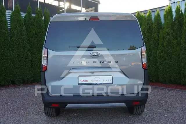 2025 Ford Tourneo