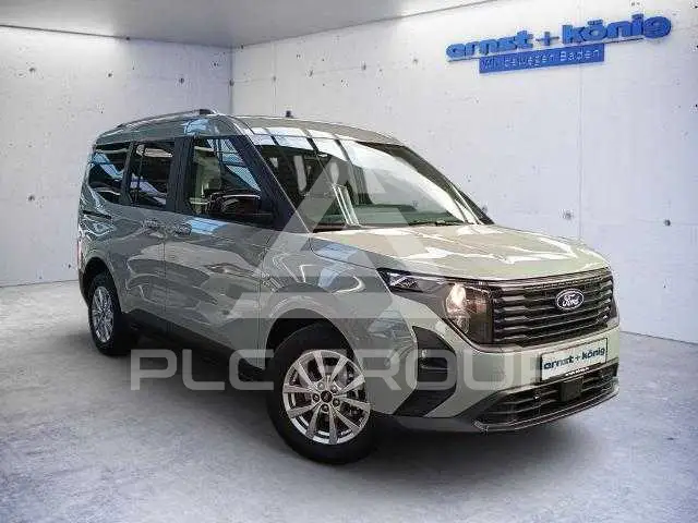 2025 Ford Tourneo