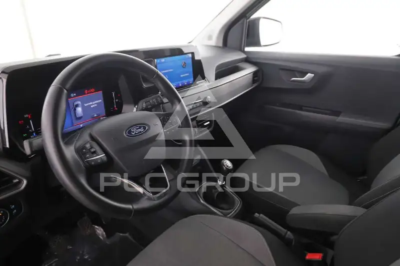 2025 Ford Tourneo
