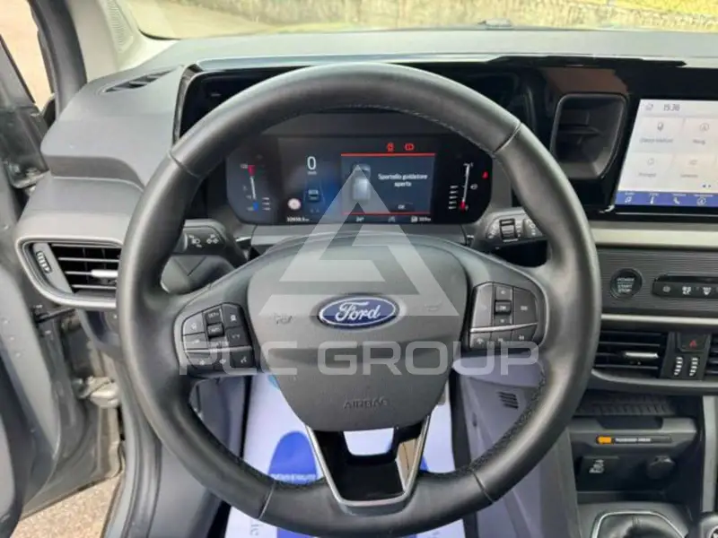 2025 Ford Tourneo