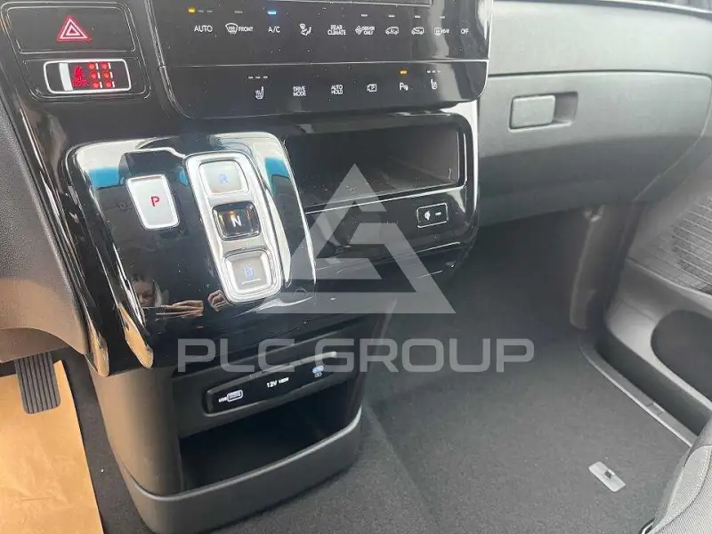 2025 Hyundai Staria