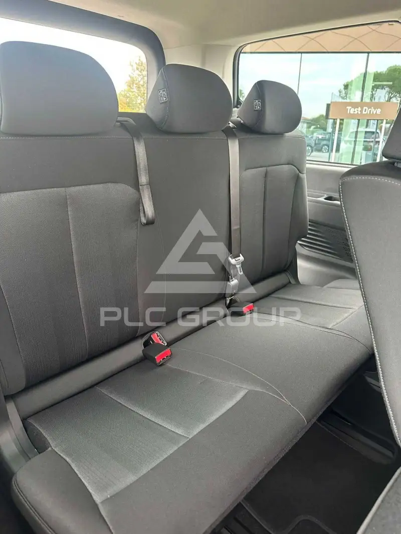 2025 Hyundai Staria