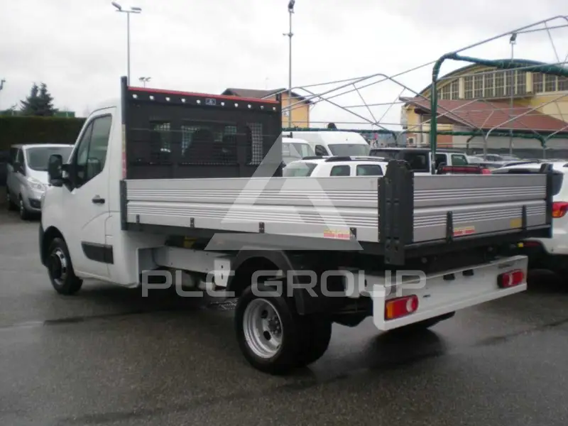2025 Renault Master