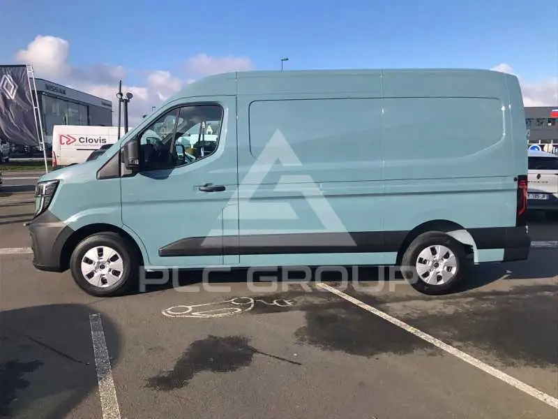 2025 Renault Master