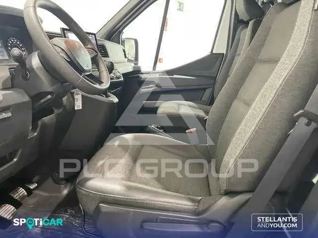 2025 Renault Master