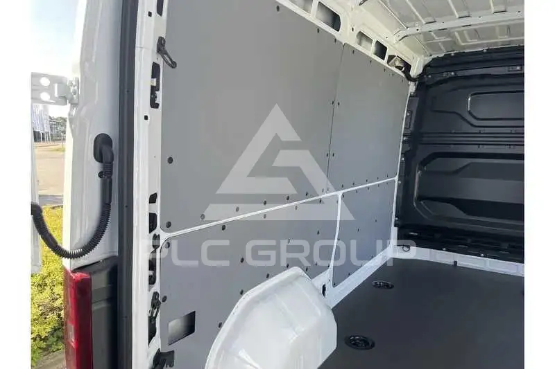 2025 Renault Master