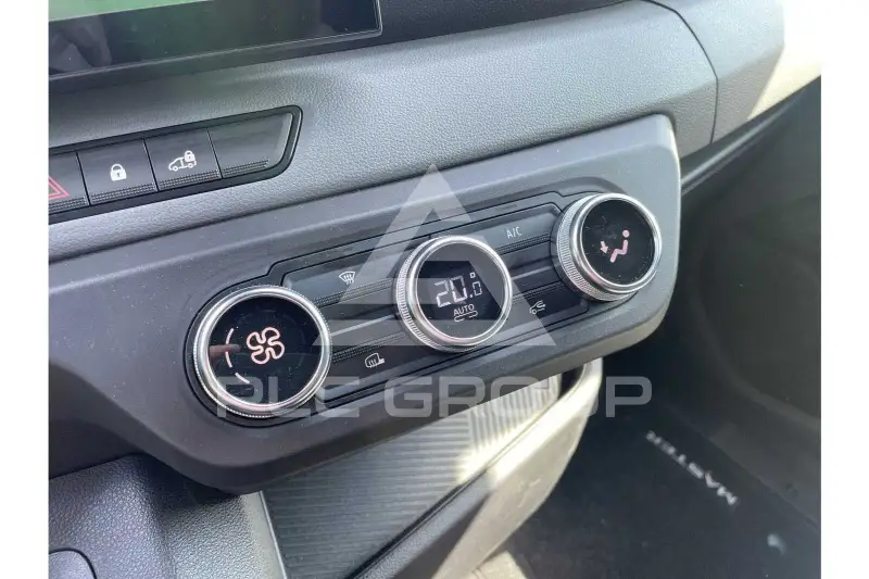 2025 Renault Master