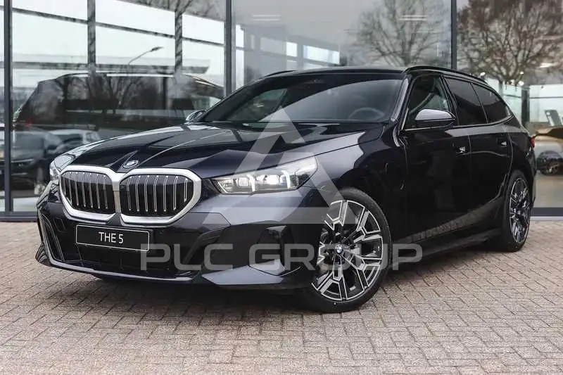2026 BMW 523