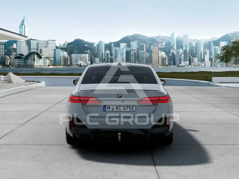 2026 BMW 523