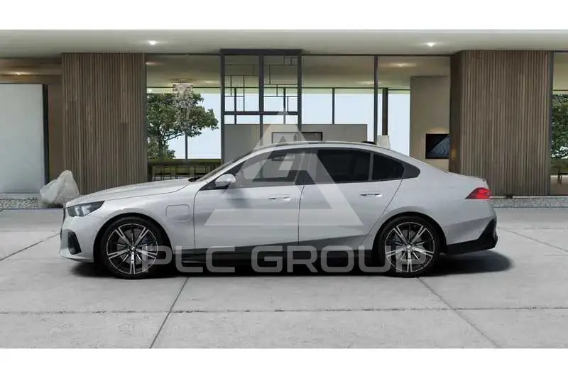 2026 BMW 523