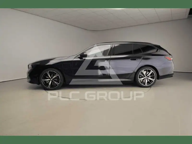 2026 BMW 523