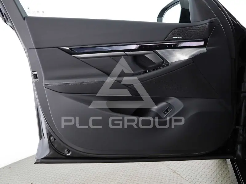 2026 BMW 523