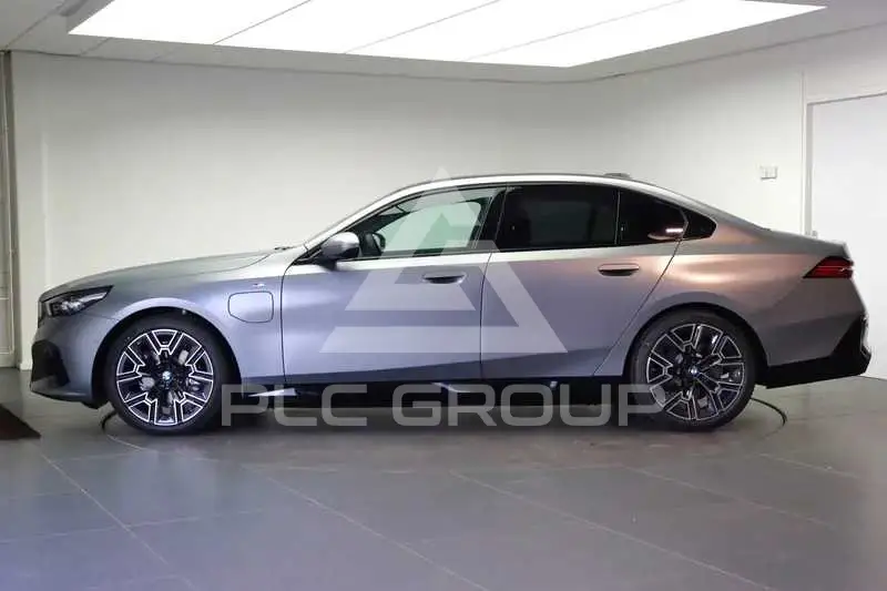 2026 BMW 523