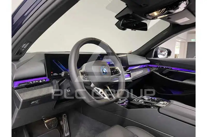 2026 BMW 523