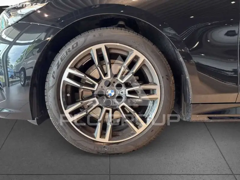 2026 BMW 523