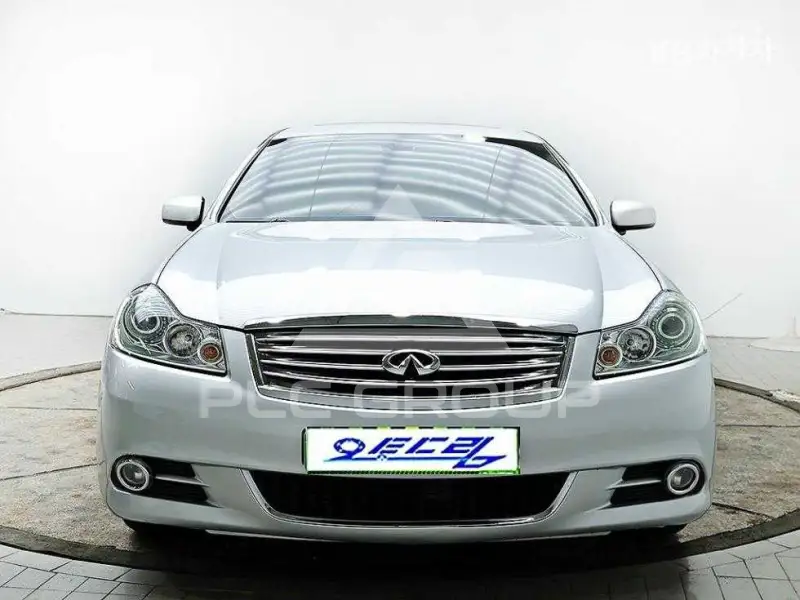 2009 Infinity M30