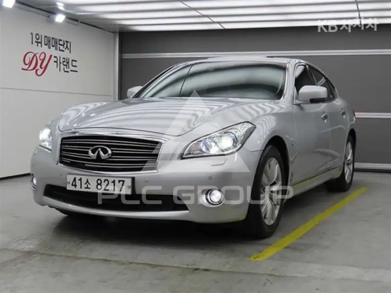 2010 Infinity M30