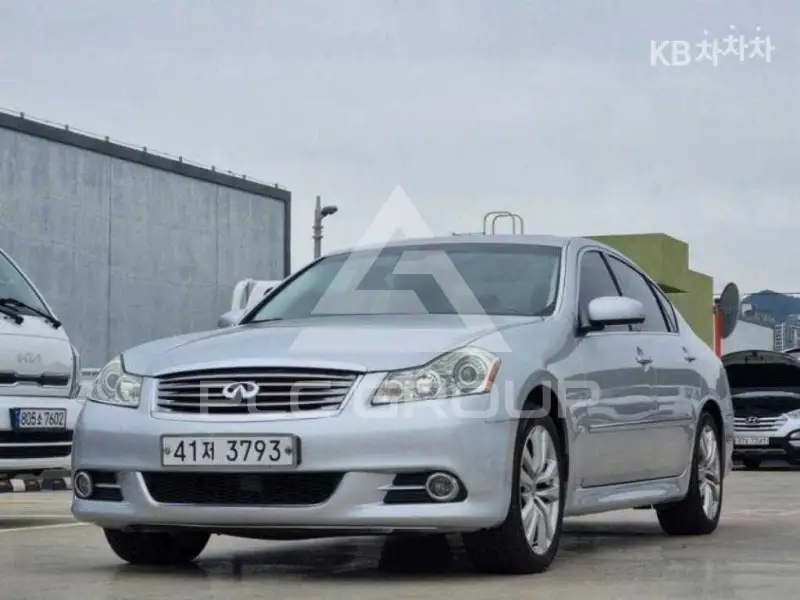 2010 Infinity M30