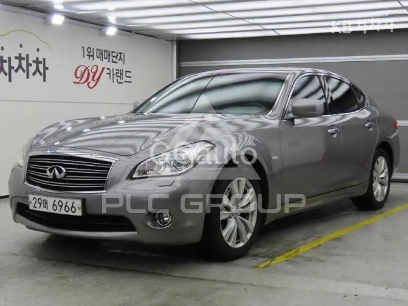 2011 Infinity M30