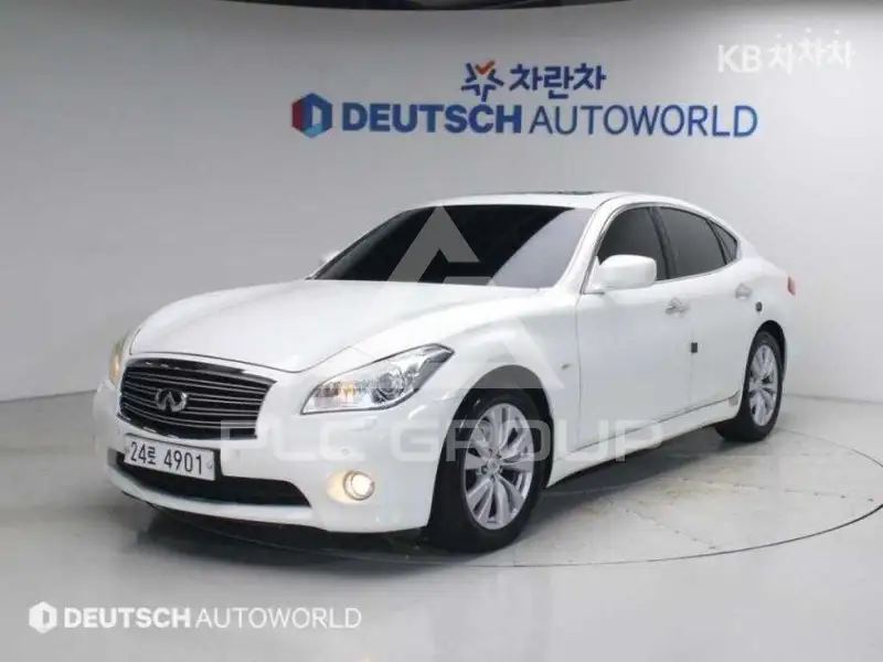 2011 Infinity M30