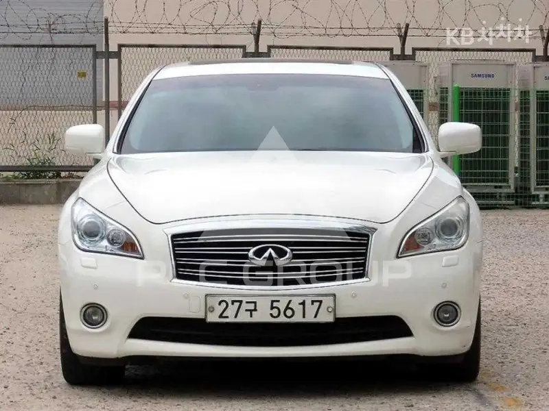 2012 Infinity M30