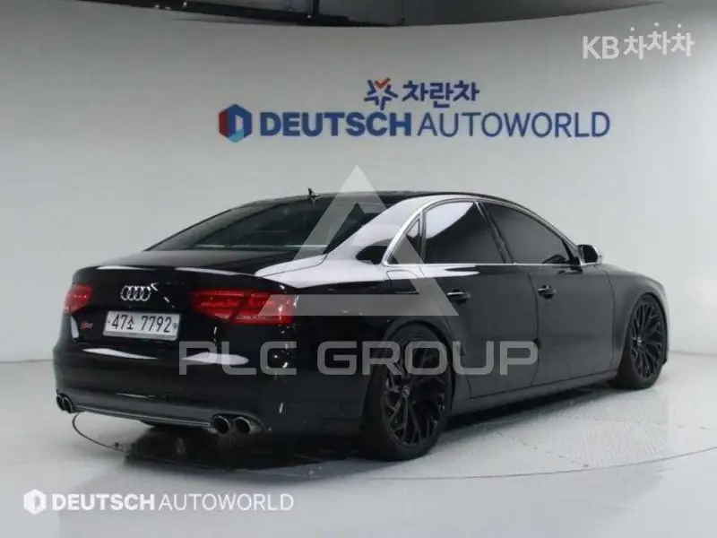 2013 Audi S8