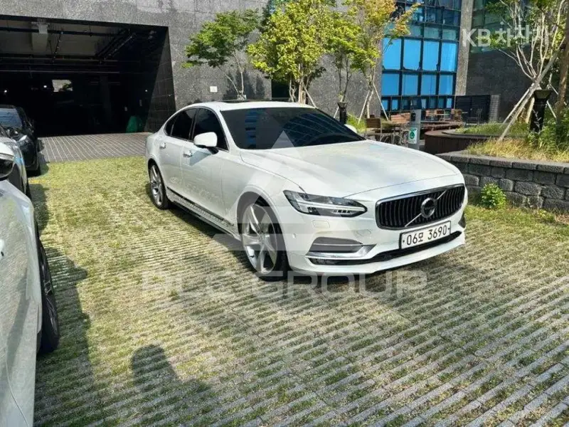2017 Volvo S90