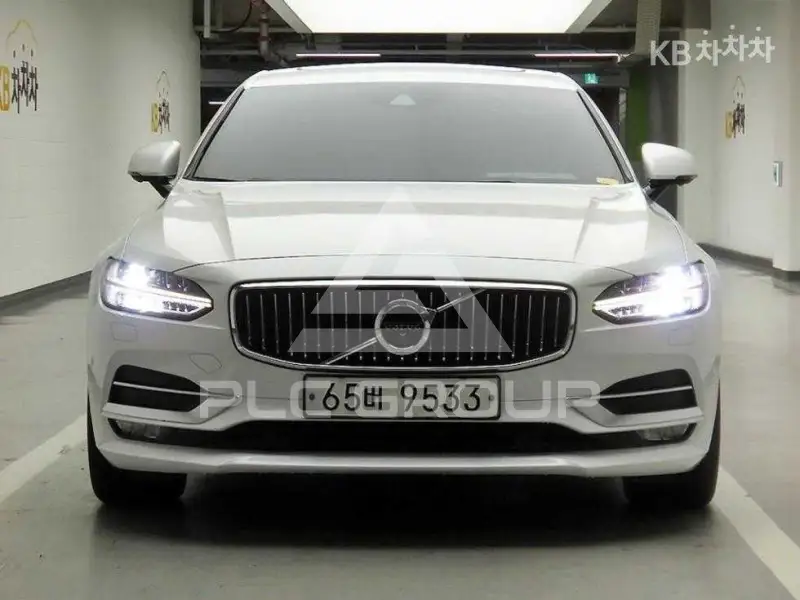 2017 Volvo S90