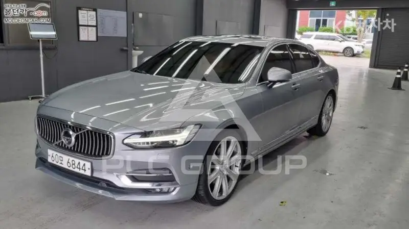 2017 Volvo S90