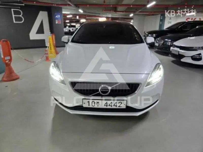 2017 Volvo V40