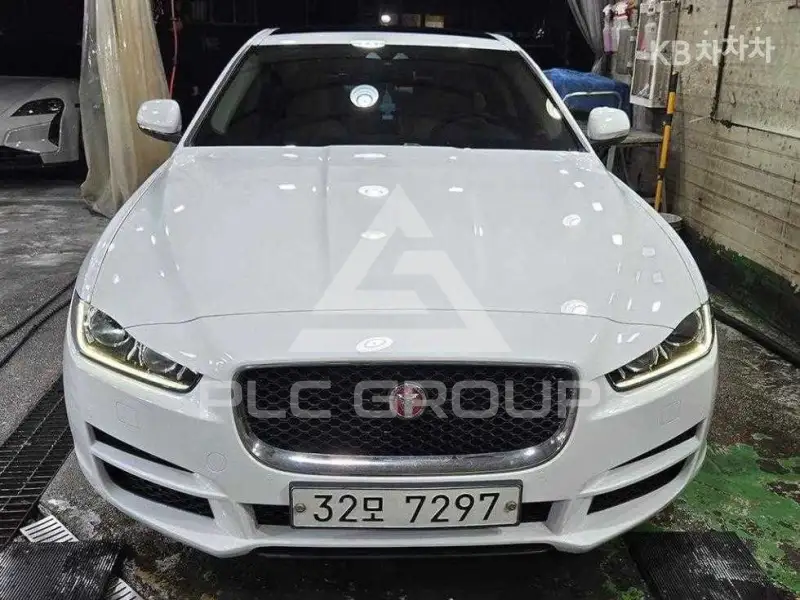 2017 Jaguar XE