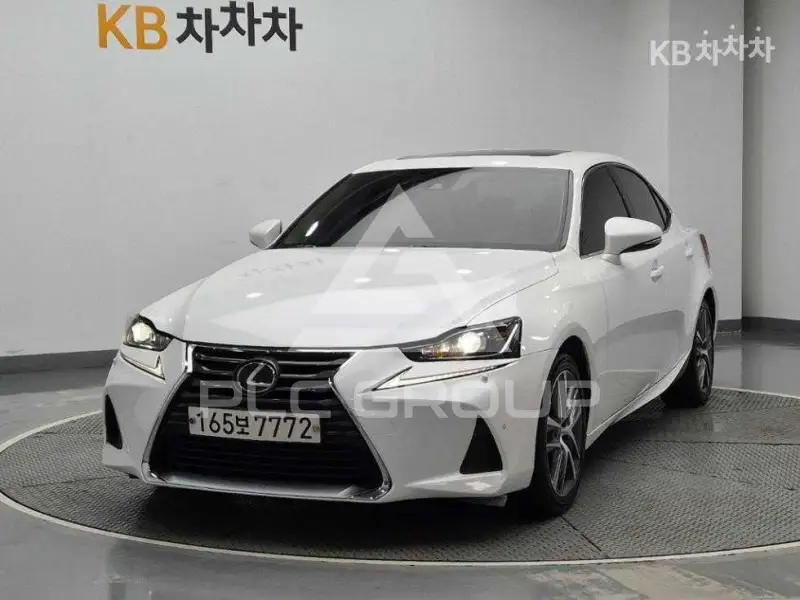 2019 Lexus IS