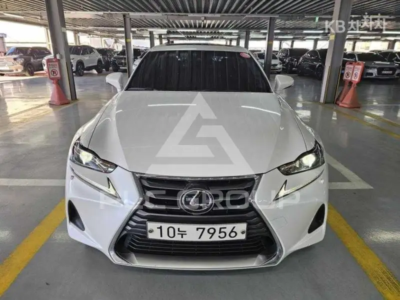 2019 Lexus IS