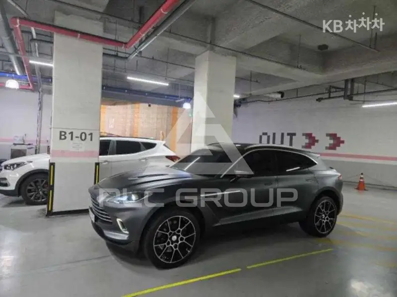 2020 Aston Martin DBX