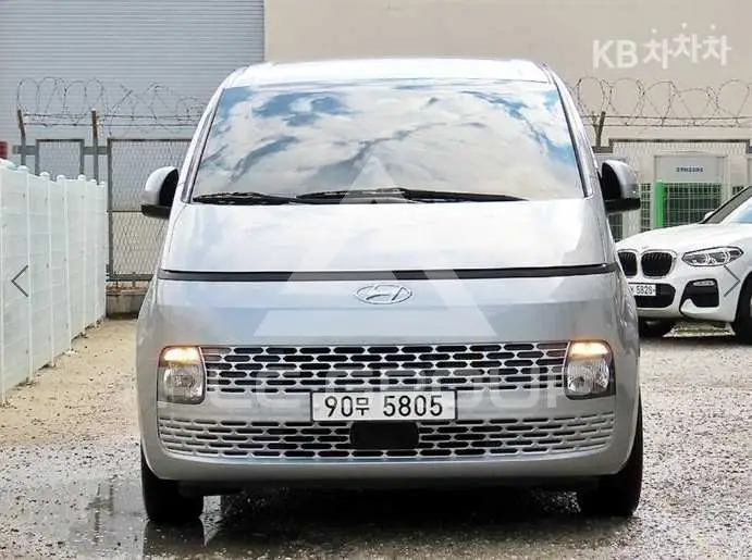2021 Hyundai Staria