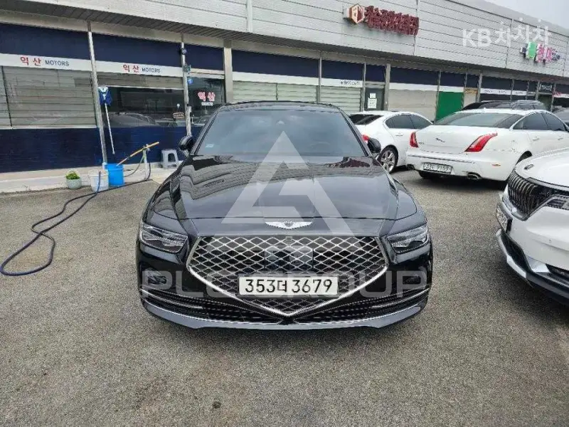 2021 Genesis G90