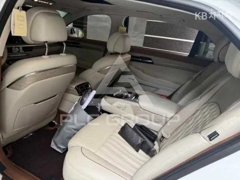 2021 Genesis G90