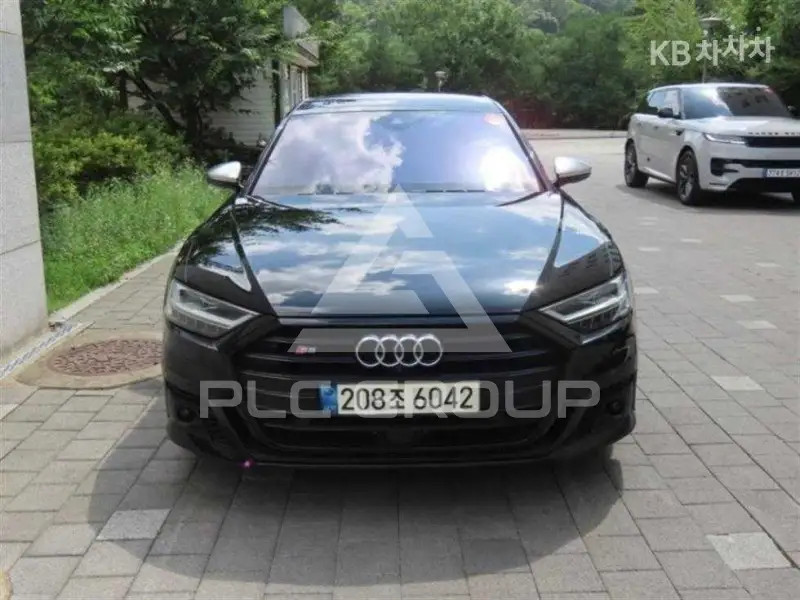 2021 Audi S8