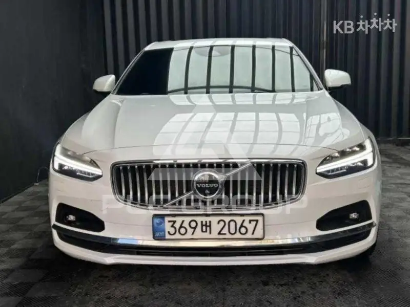 2021 Volvo S90