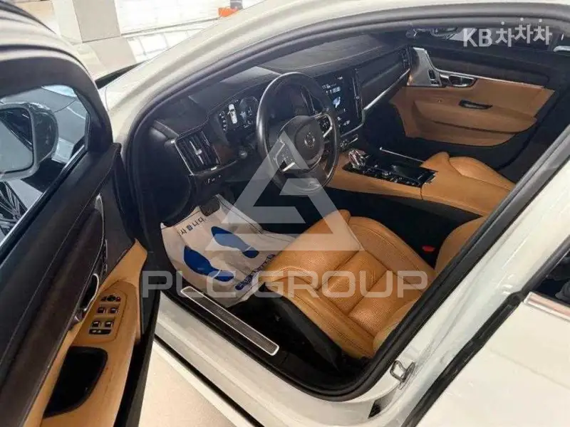 2021 Volvo S90