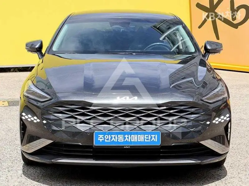 2022 KIA K8