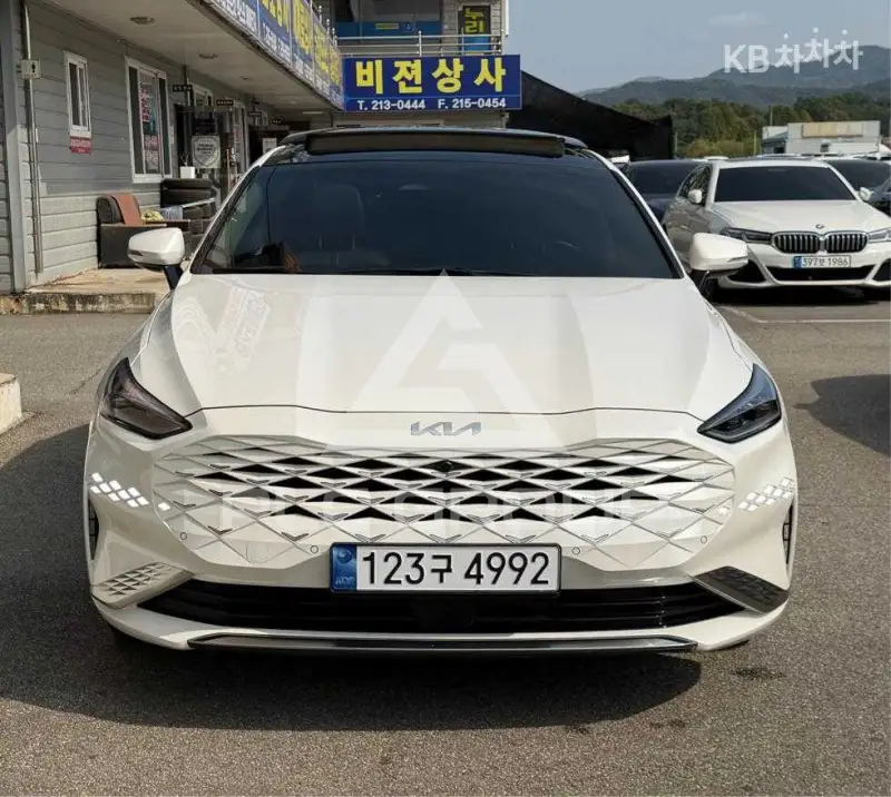 2022 KIA K8