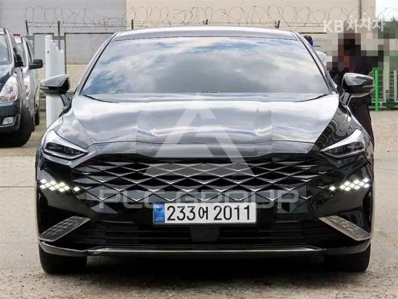 2022 KIA K8