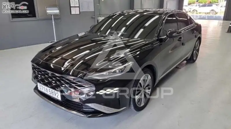2022 KIA K8