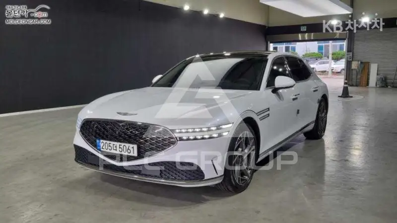 2022 Genesis G90