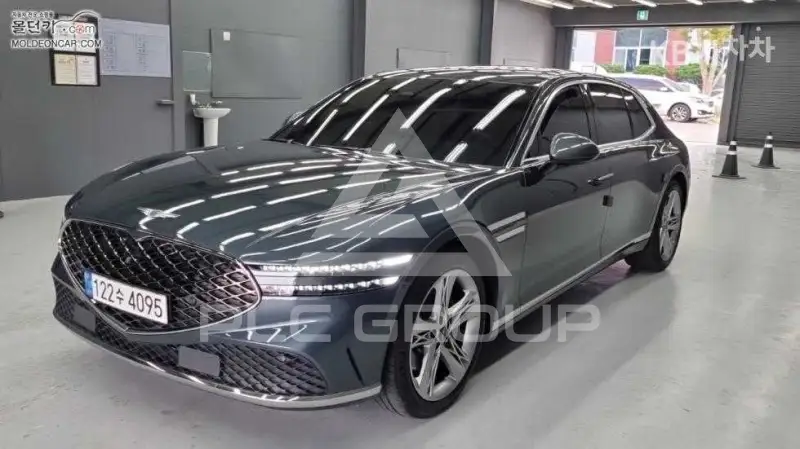 2022 Genesis G90