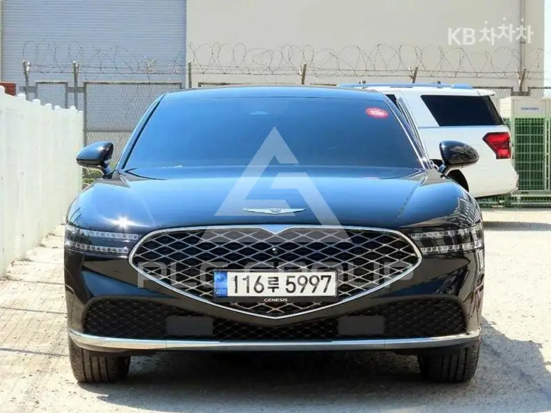 2022 Genesis G90