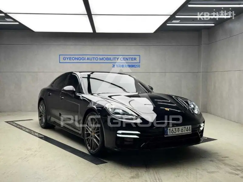 2022 Porsche Panamera