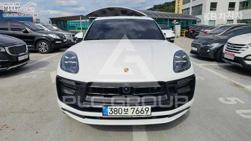 2022 Porsche Macan