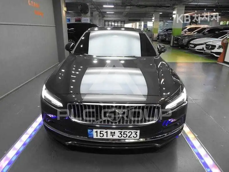 2022 Volvo S90